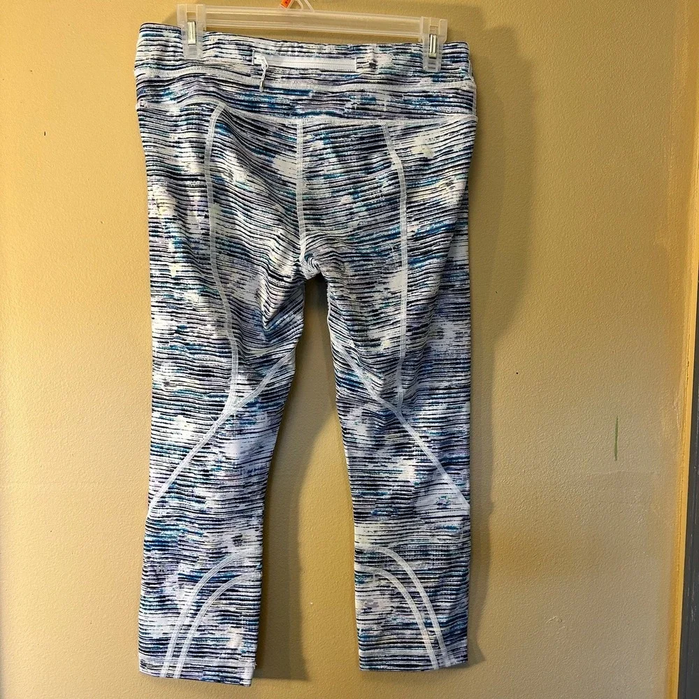 Lululemon Workout Crop Leggings‎ Size 8 Blue White Athletic Fitness Run